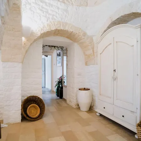 Trullo La Dama Forestiera Villa *